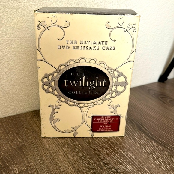 Twilight Collection with keepsake box Twilight, New Moon, Eclipse plus photos - Picture 2 of 5